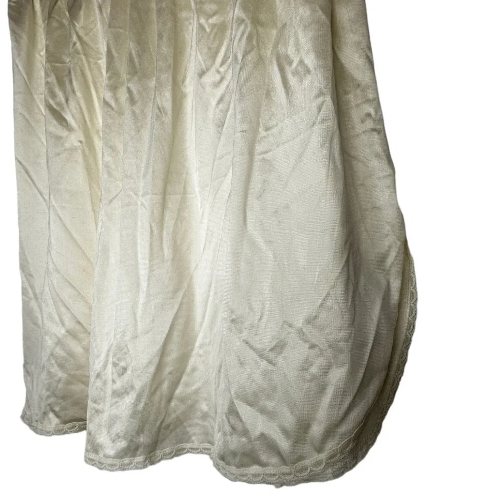 Vintage Vanity Fair Nylon Slip - Picture 2 of 5